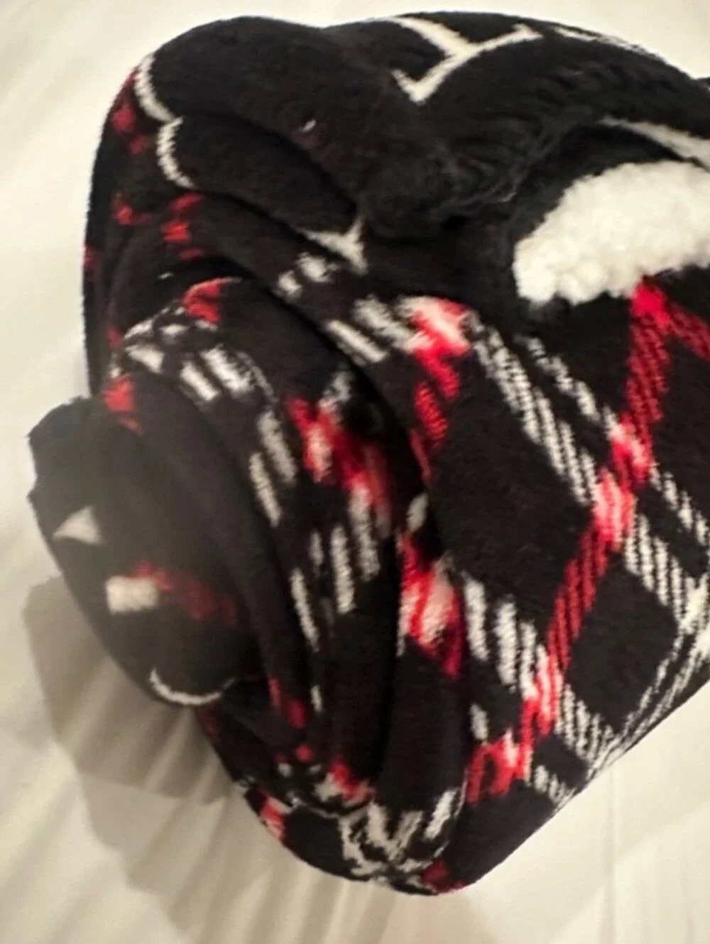 Victoria's Secret Red White & Black plaid soft fleece throw with serpa 50x60 NEW